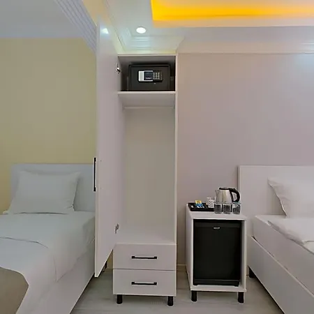 Lucky Hotel *