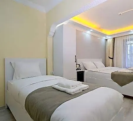 Lucky Hotel *