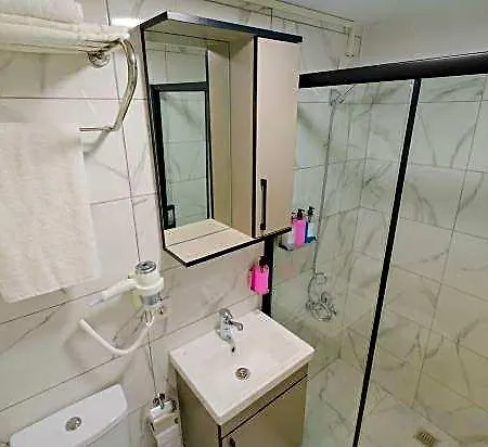 Lucky Hotel *
